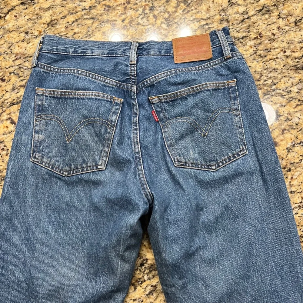 Levis Premium 501 Original Fit Straight Leg Jeans Medium Wash 26x30 Button Fly